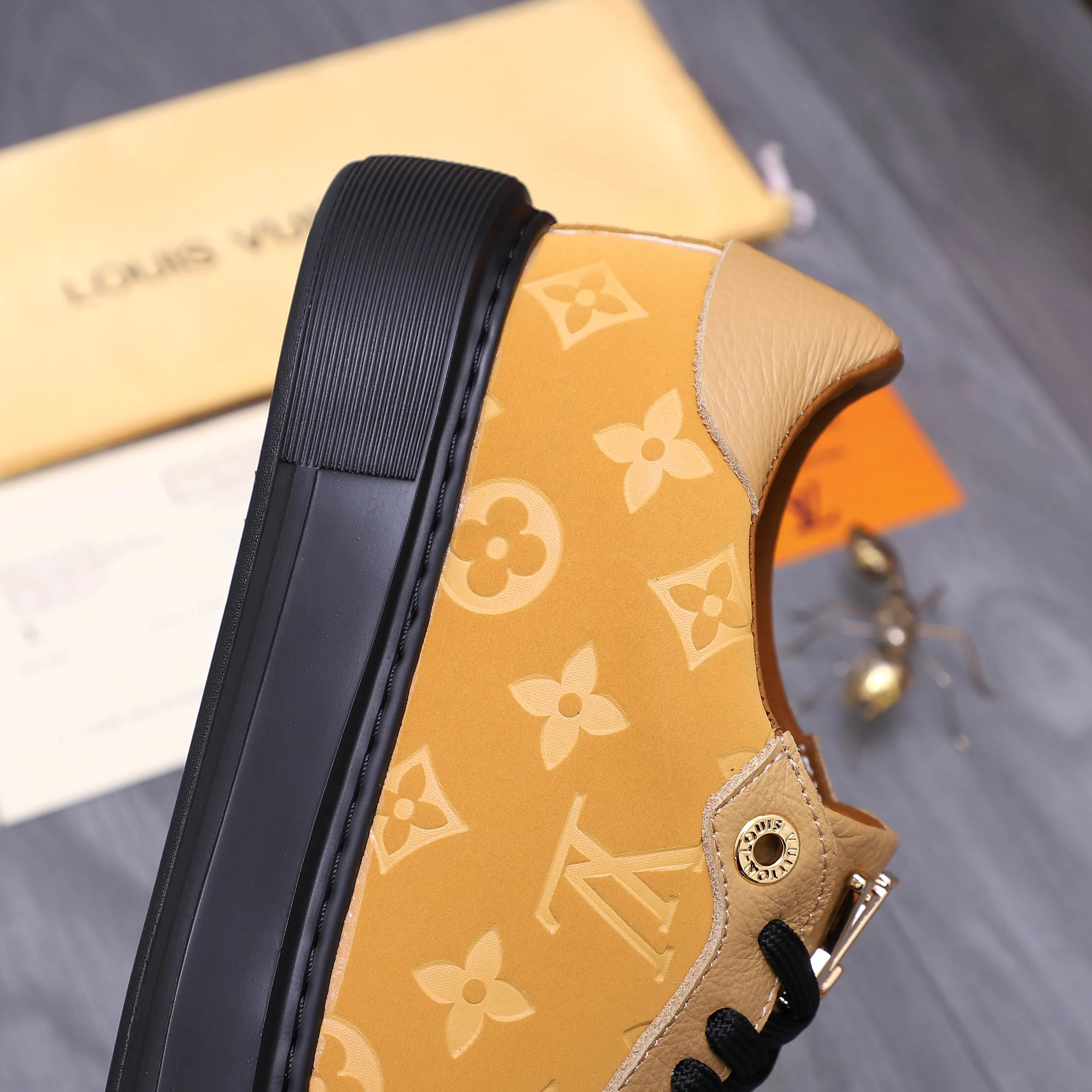 Men's shoes 💰442 Product trademark: LV [Louis Vuitton] Casual shoes True size. Size: 38-44 Product materials: Selected embossed frosted cowhide upper, sheepskin lining, cowhide insole, rubber outsole